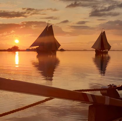 bu65 en bu12 met zonsondergang