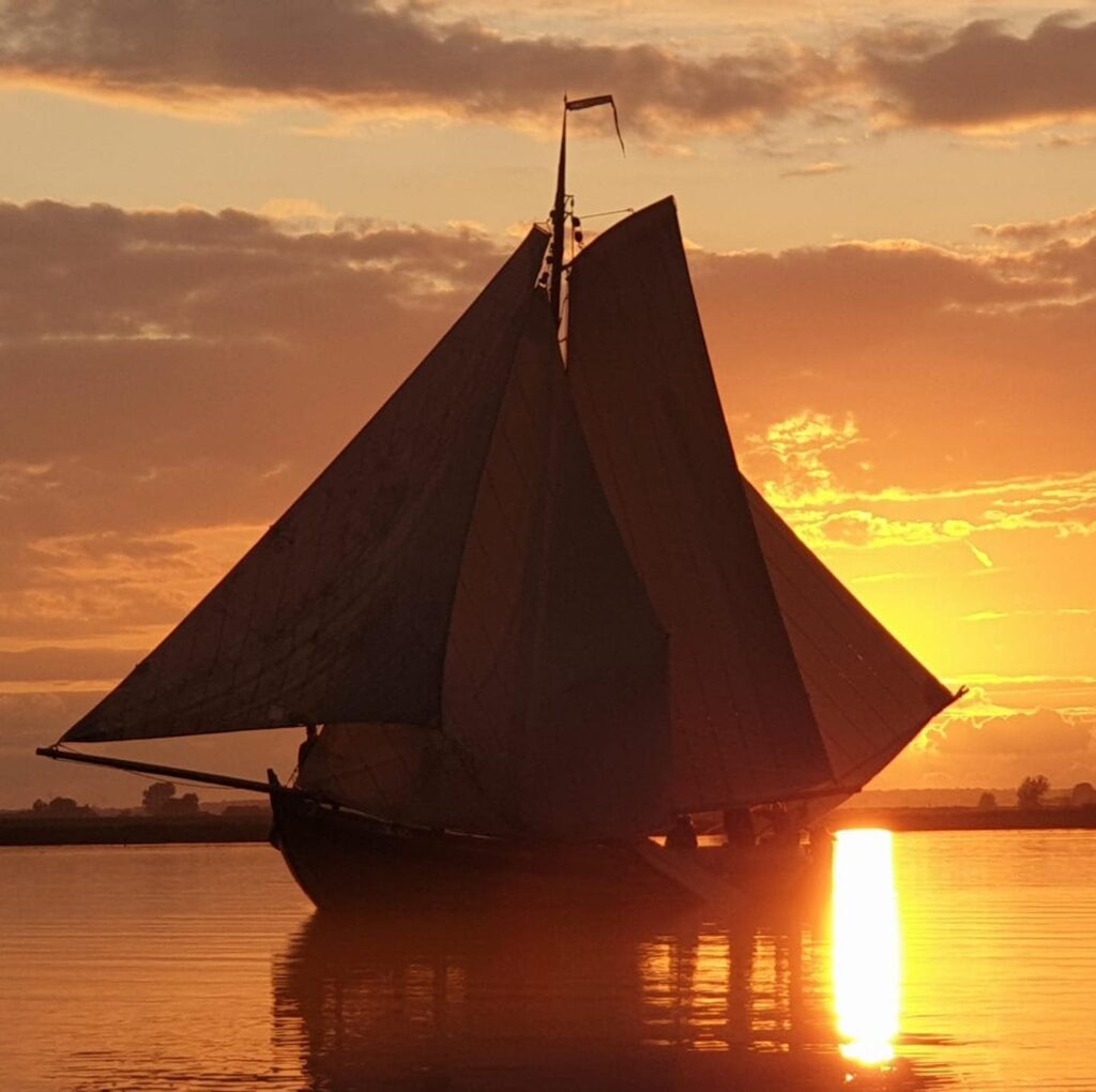 Botter op 'blak' water